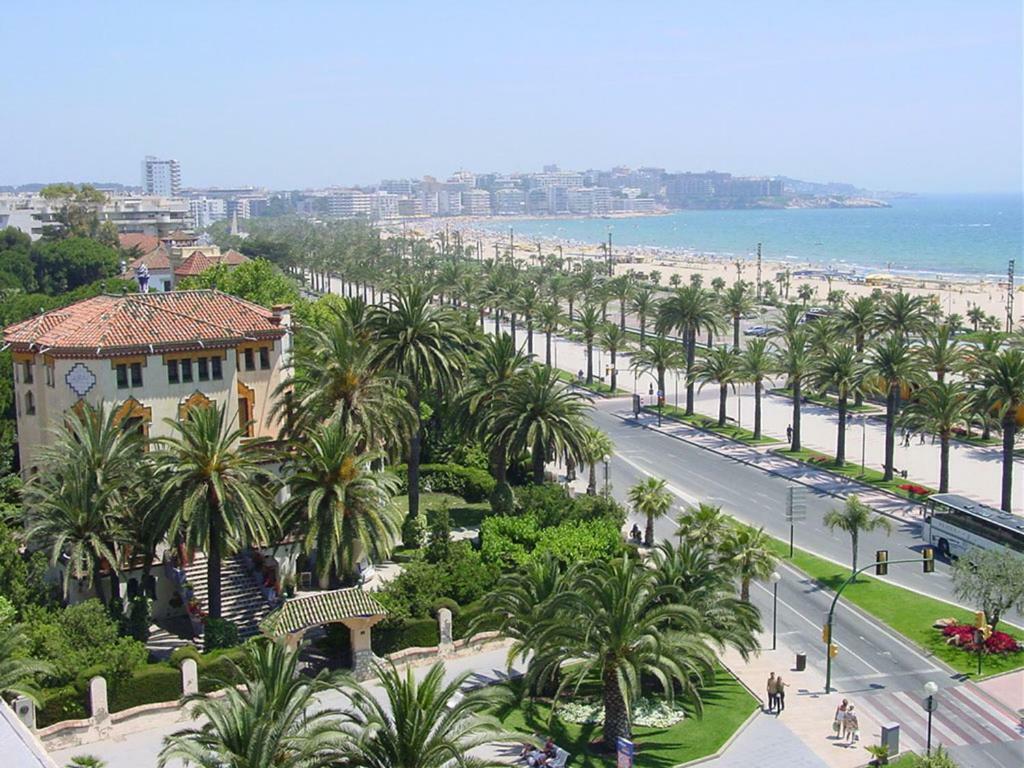 Apartamento playa LLevant mejor zona Salou Exterior foto
